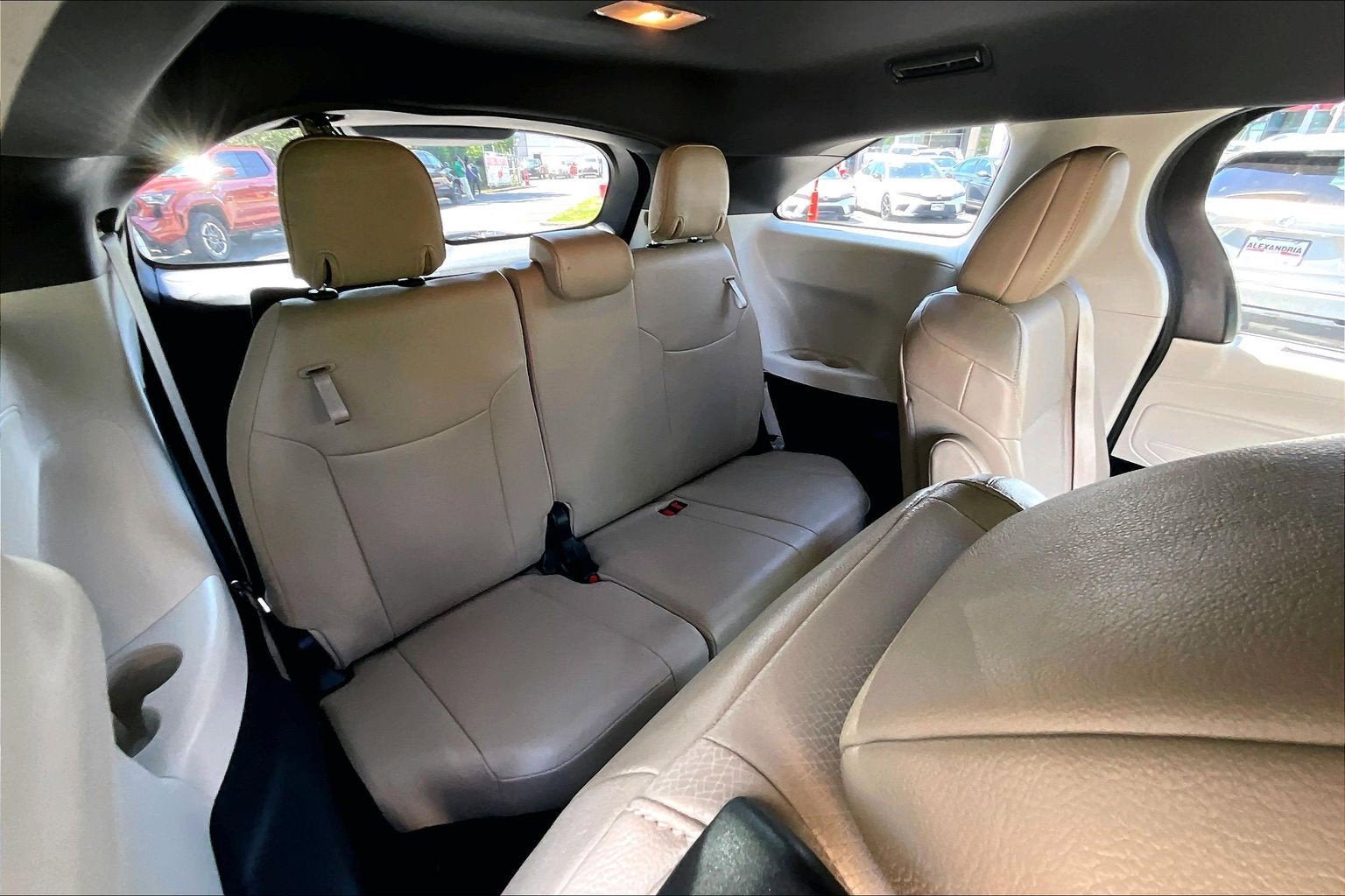 Used 2023 Toyota Sienna XLE FWD image 27
