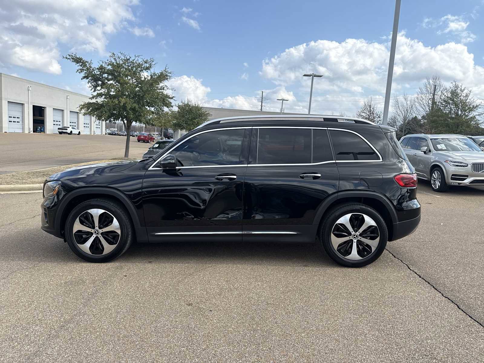 Used 2026 Mercedes-Benz GLB 250 4MATIC image 3