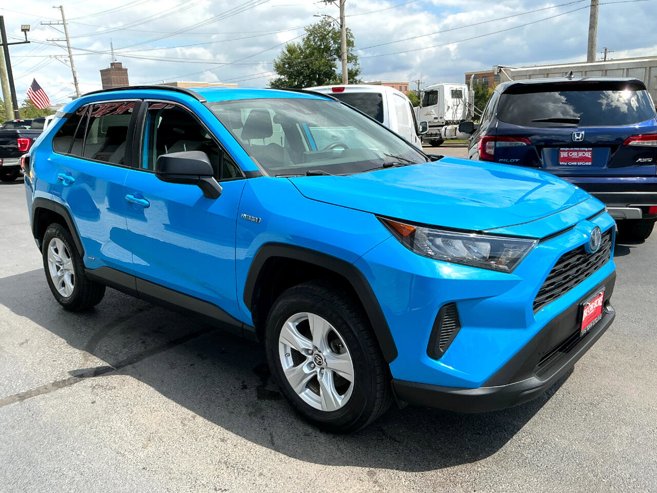 Used 2021 Toyota RAV4 LE image 3