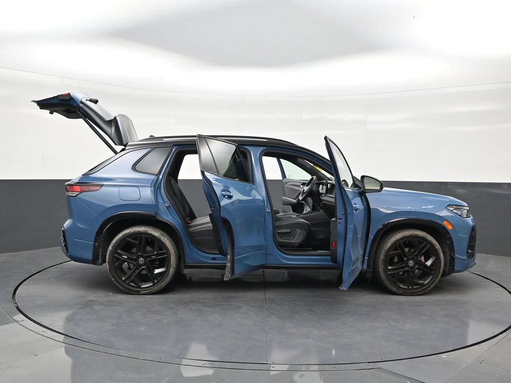 Used 2026 Volkswagen Tiguan SE R-Line FWD image 28
