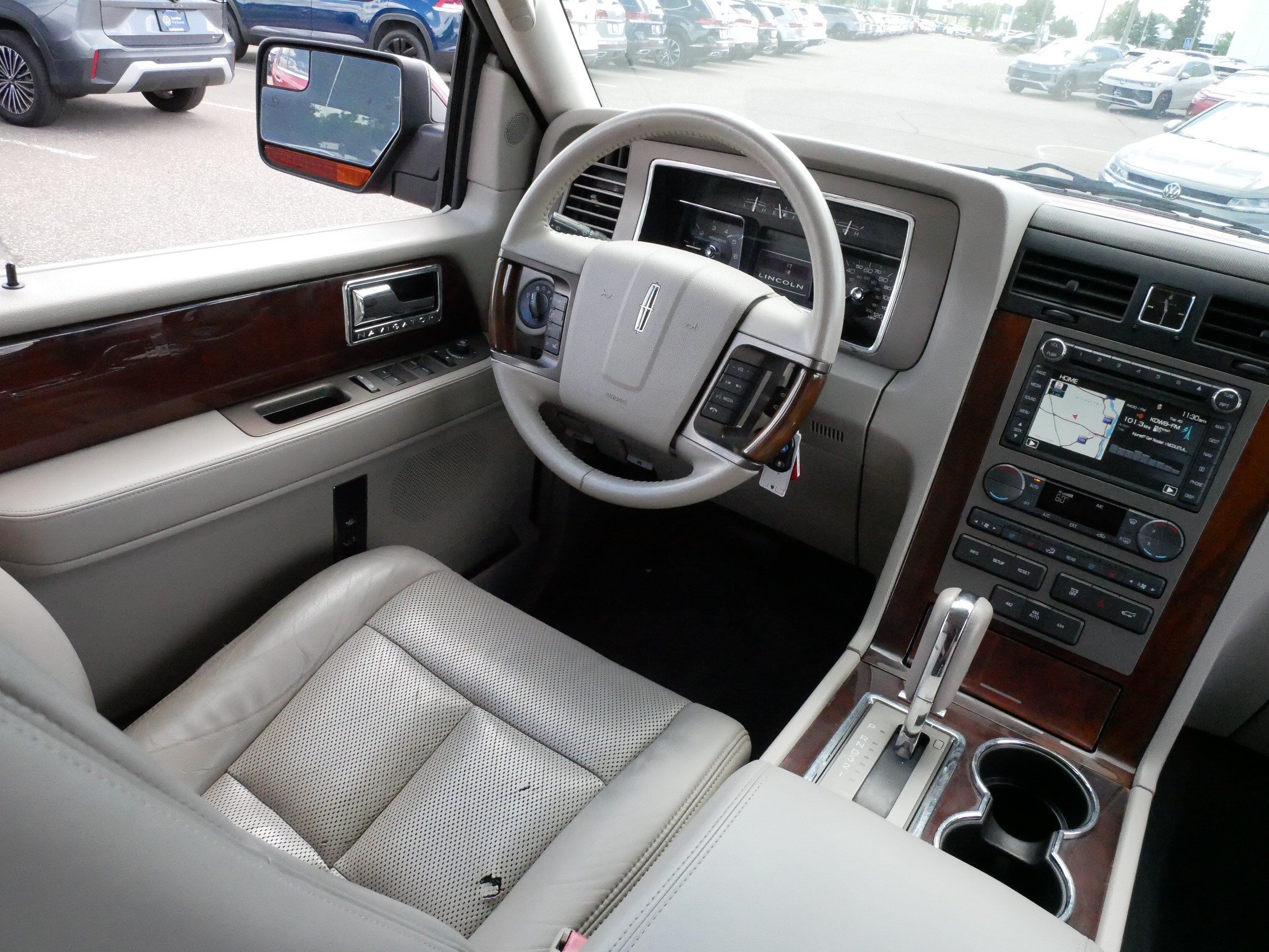 Used 2014 Lincoln Navigator 4WD image 9