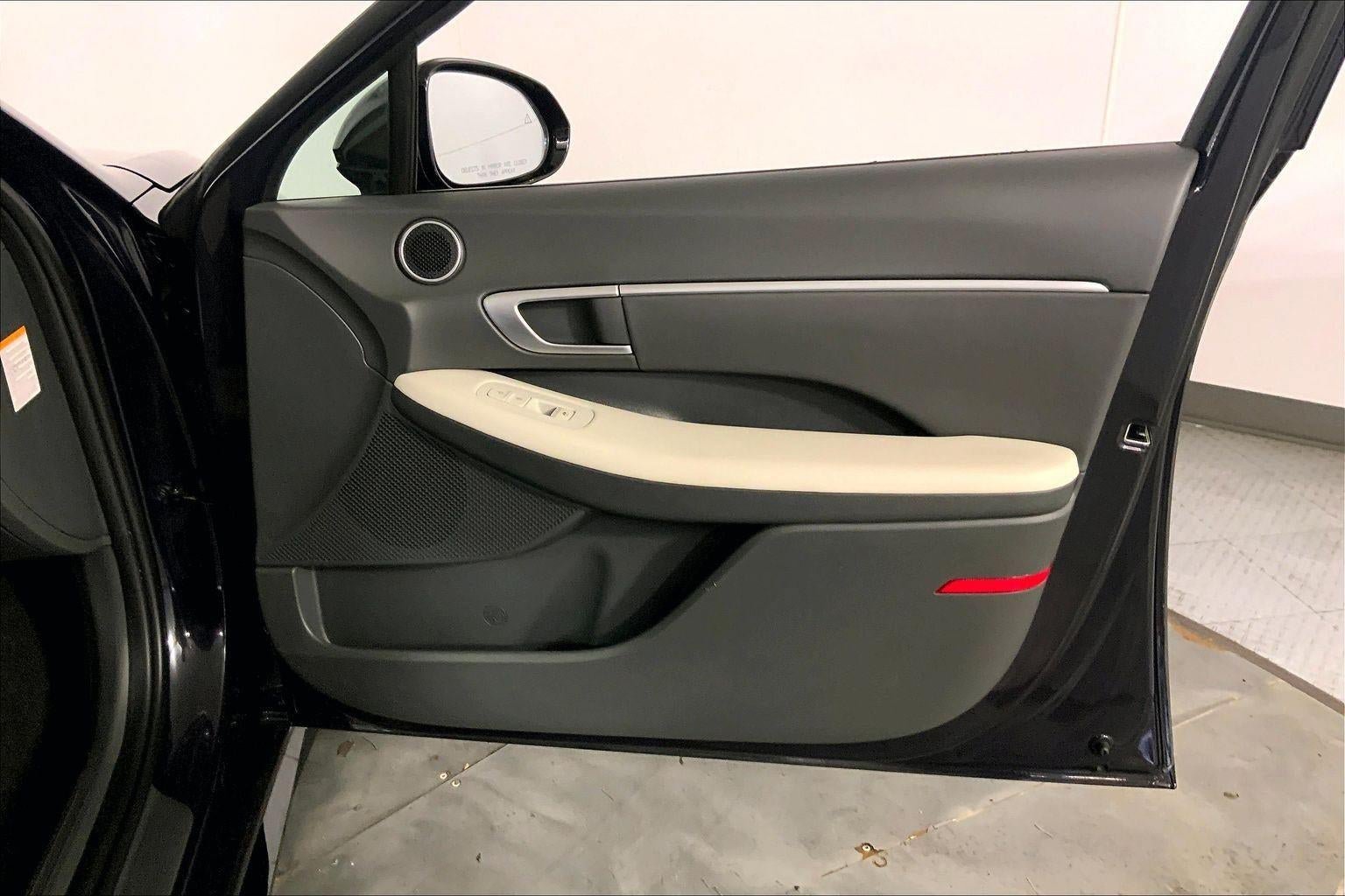 Used 2025 Hyundai Sonata SEL FWD image 25