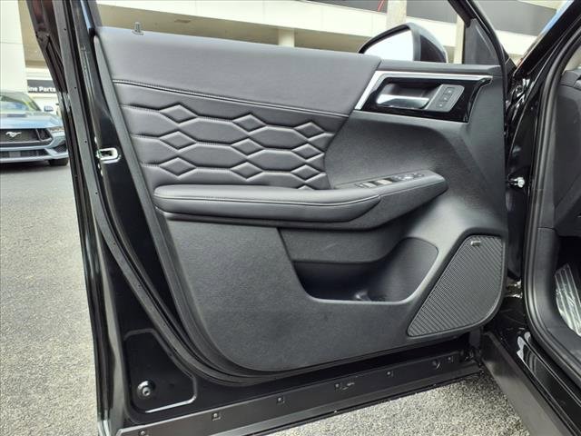 New 2025 Mitsubishi Outlander SEL image 9