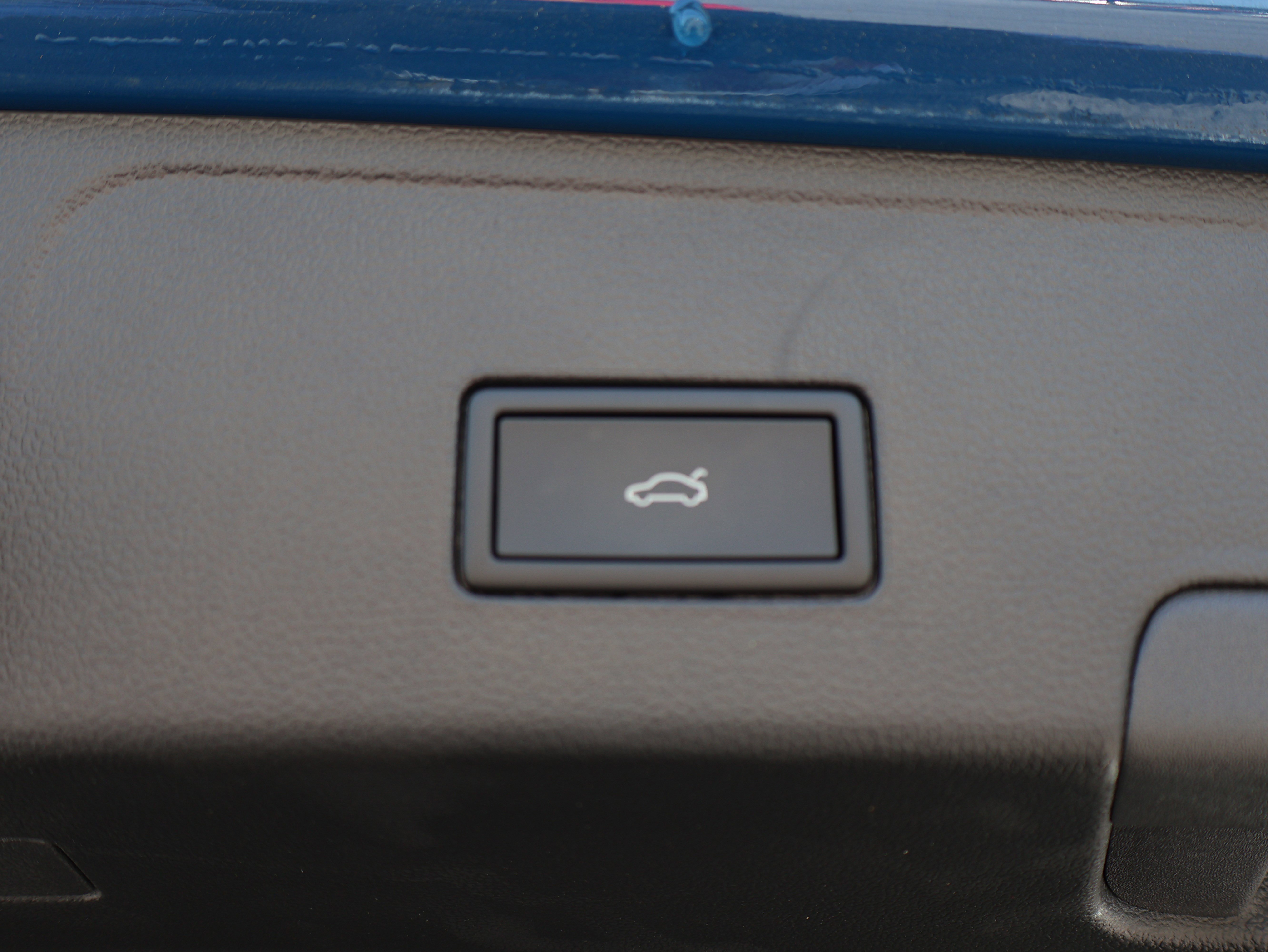 Used 2025 Volkswagen Atlas Cross Sport SEL R-Line AWD/4WD image 25