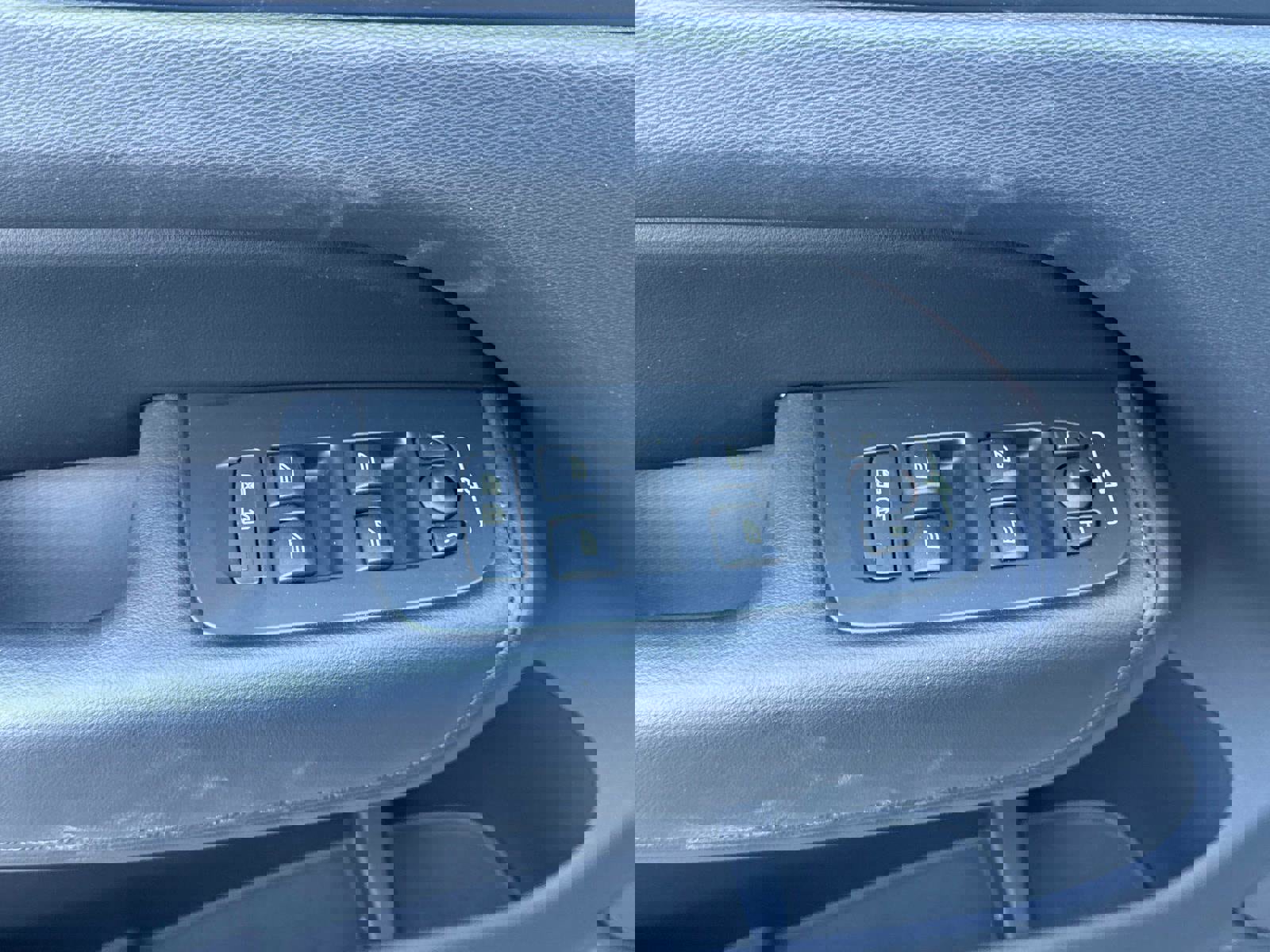 Certified 2025 Volvo XC60 B5 Plus image 17