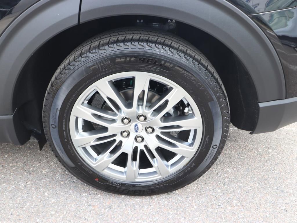 Used 2026 Ford Explorer Platinum RWD image 24