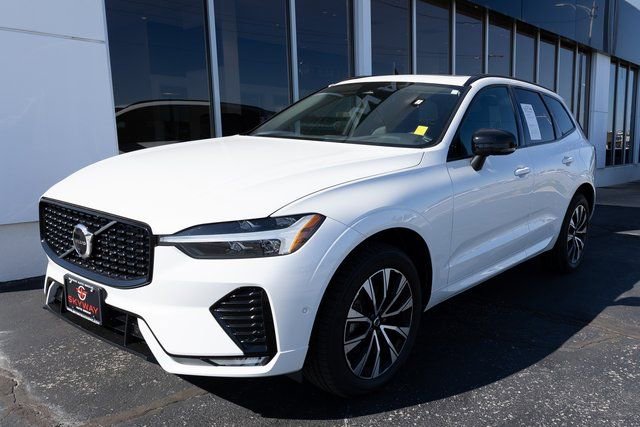 Used 2023 Volvo XC60 B5 Plus image 4