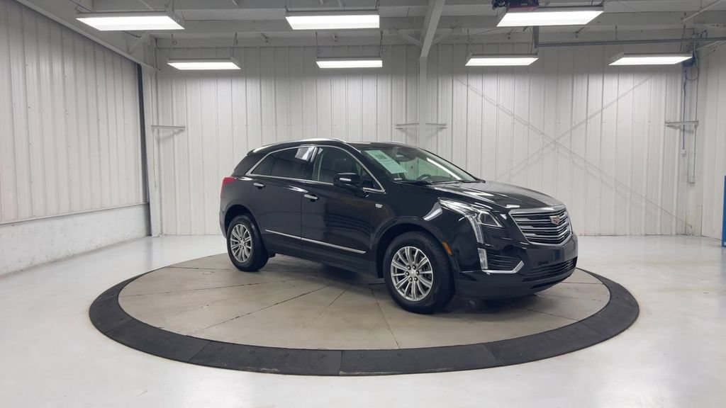 Used 2019 Cadillac XT5 Luxury AWD/4WD image 2