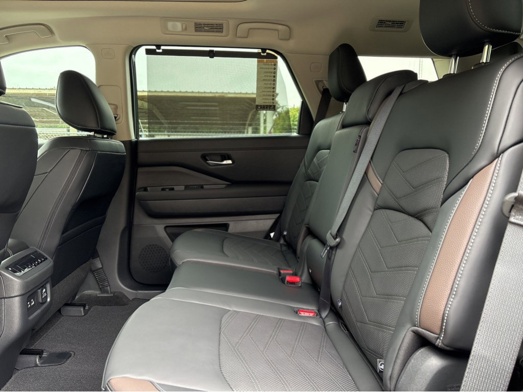 New 2026 Nissan Pathfinder Platinum w/ Cargo Package FWD image 17