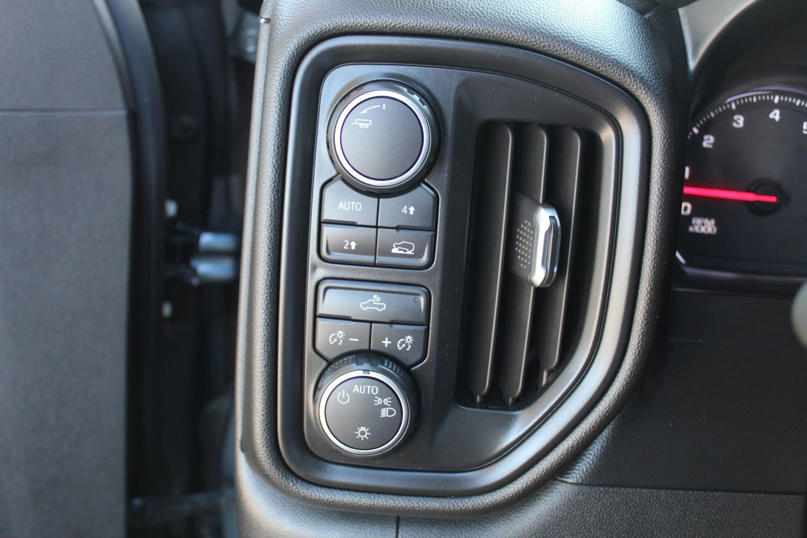 Used 2020 Chevrolet Silverado 1500 Custom w/ Custom Value Package image 22
