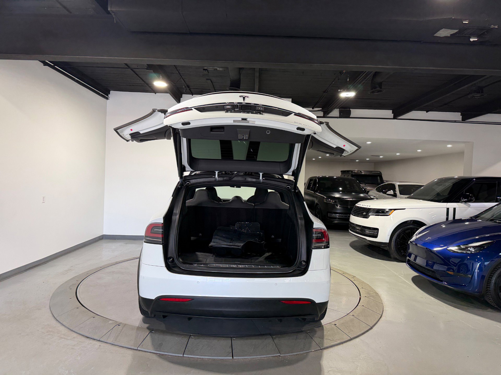 Used 2019 Tesla Model X Long Range image 16