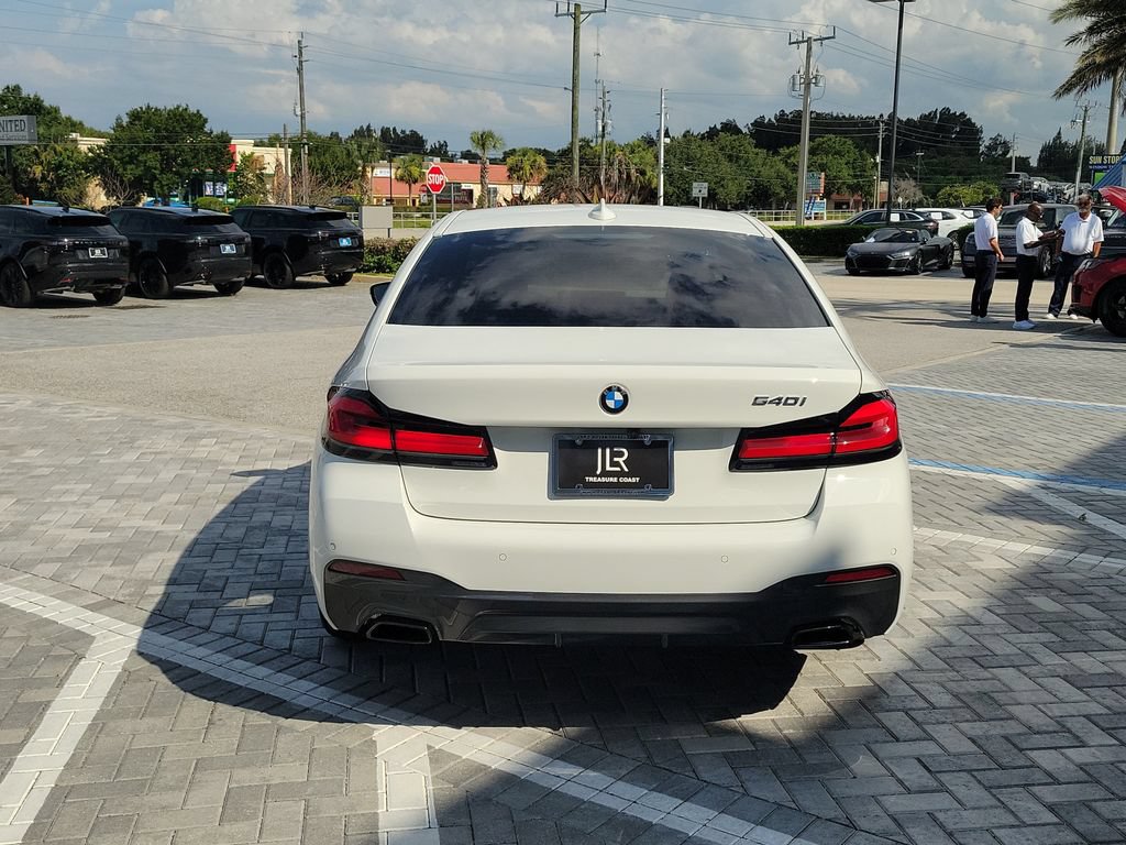 Used 2022 BMW 540i w/ M Sport Package RWD image 4