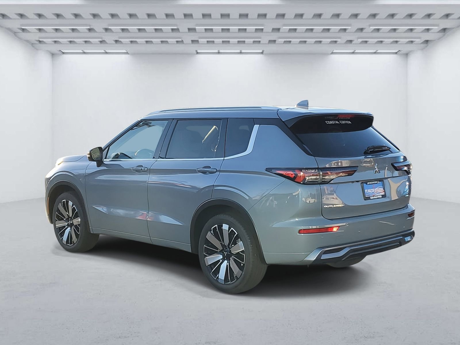 New 2026 Mitsubishi Outlander SEL image 3