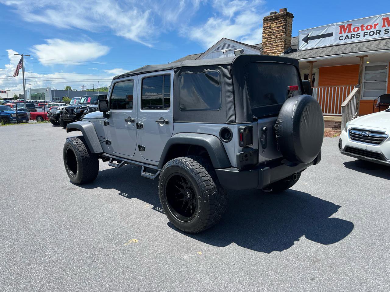 Used 2018 Jeep Wrangler Unlimited Sport S AWD/4WD image 3