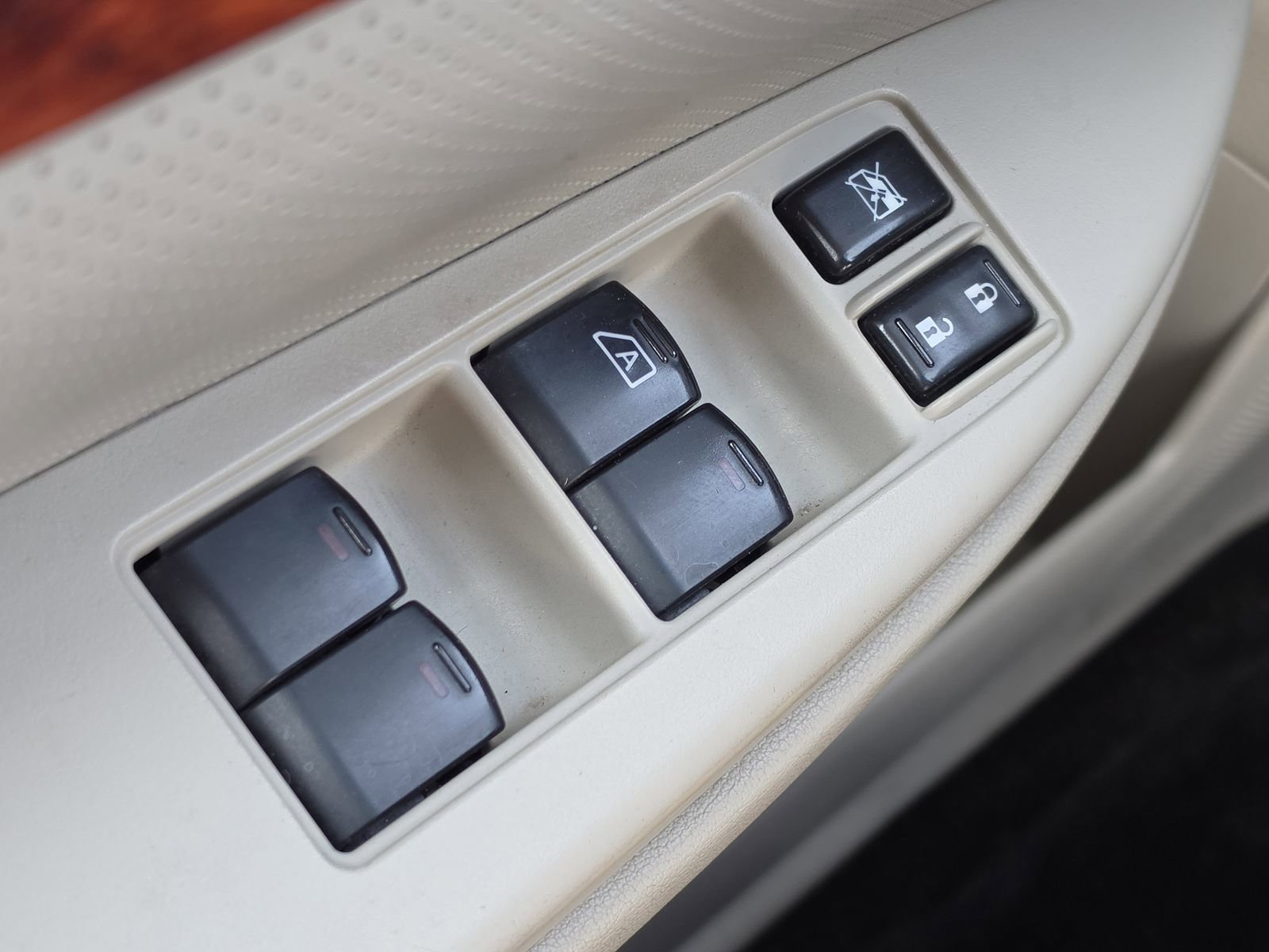 Used 2012 Subaru Outback 2.5i Limited w/ Moonroof Pkg image 15