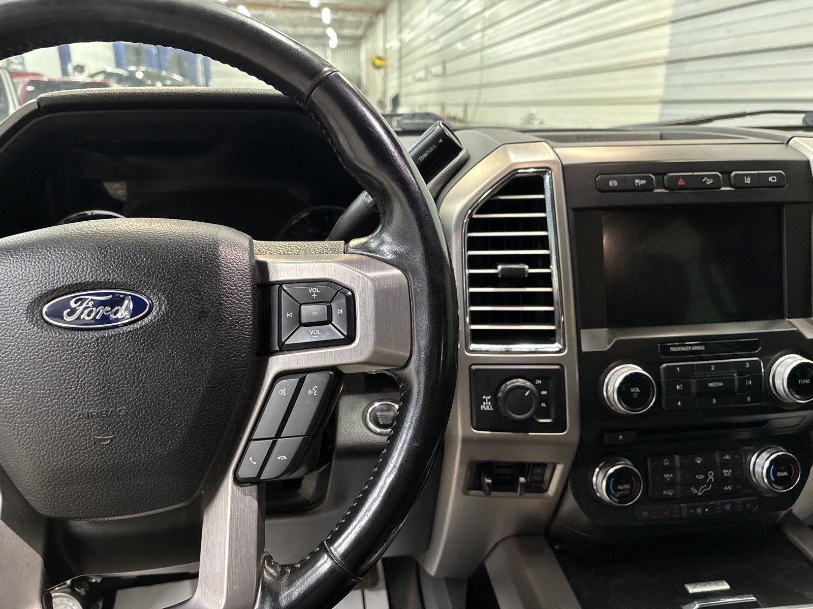 Used 2018 Ford F350 Platinum w/ Platinum Ultimate Package image 16