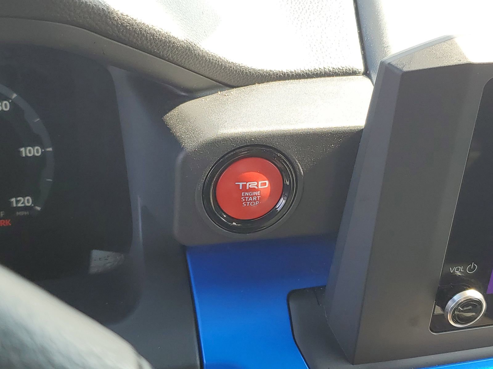 Certified 2024 Toyota Tacoma TRD Off-Road AWD/4WD image 26