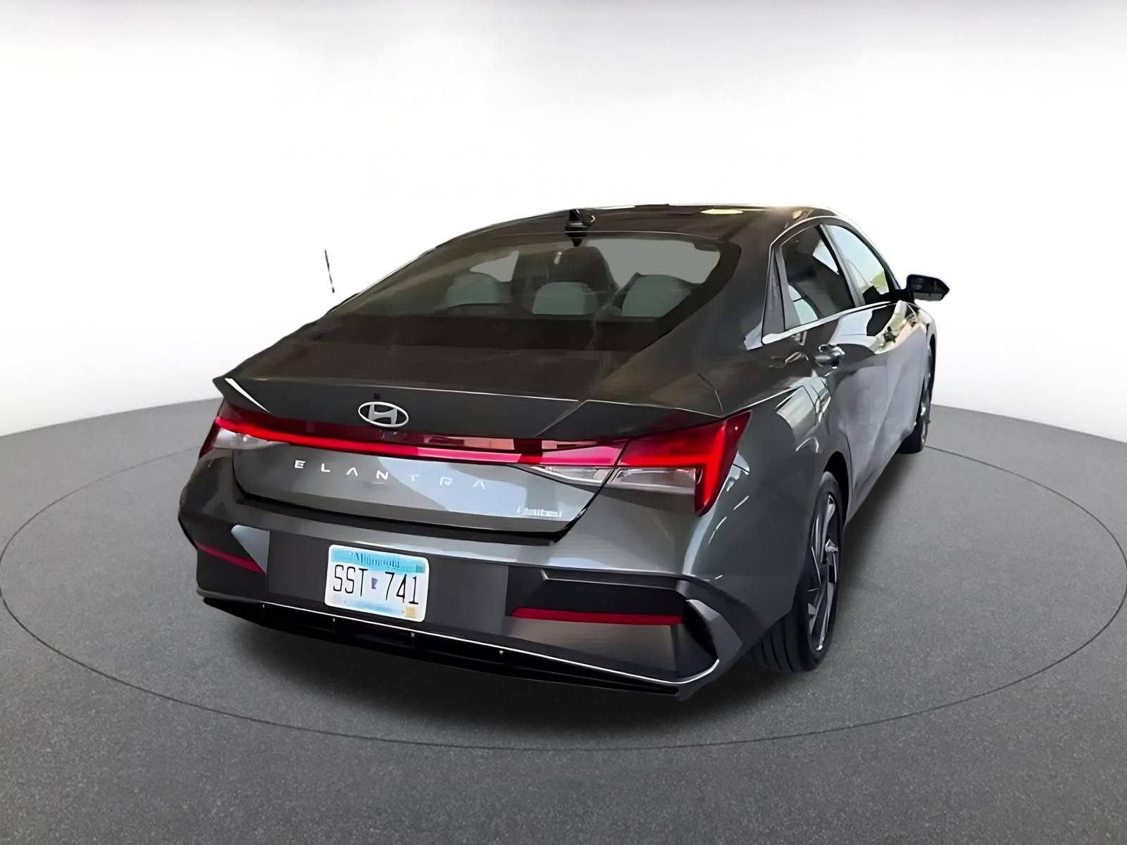 Used 2025 Hyundai Elantra Limited FWD image 13