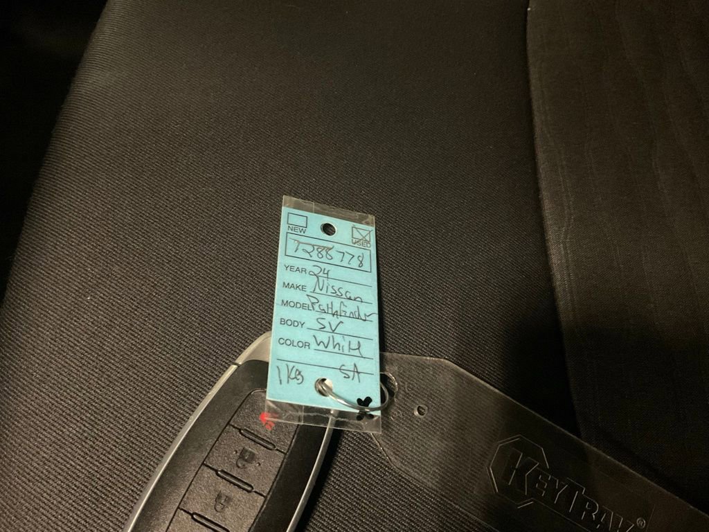 Used 2024 Nissan Pathfinder SV image 30