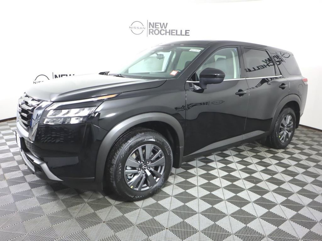 Certified 2025 Nissan Pathfinder S image 4
