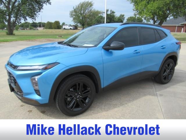 Used 2025 Chevrolet Trax ACTIV w/ Driver Confidence Package FWD image 2