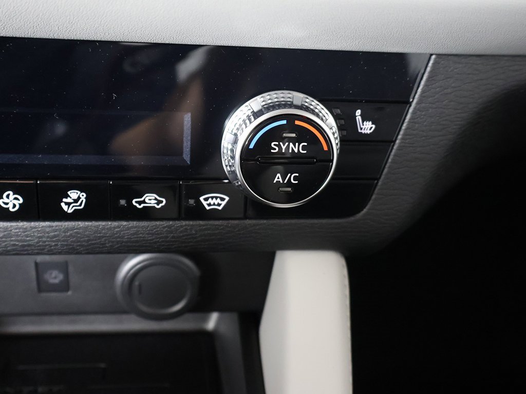 New 2025 Mitsubishi Outlander SE image 51