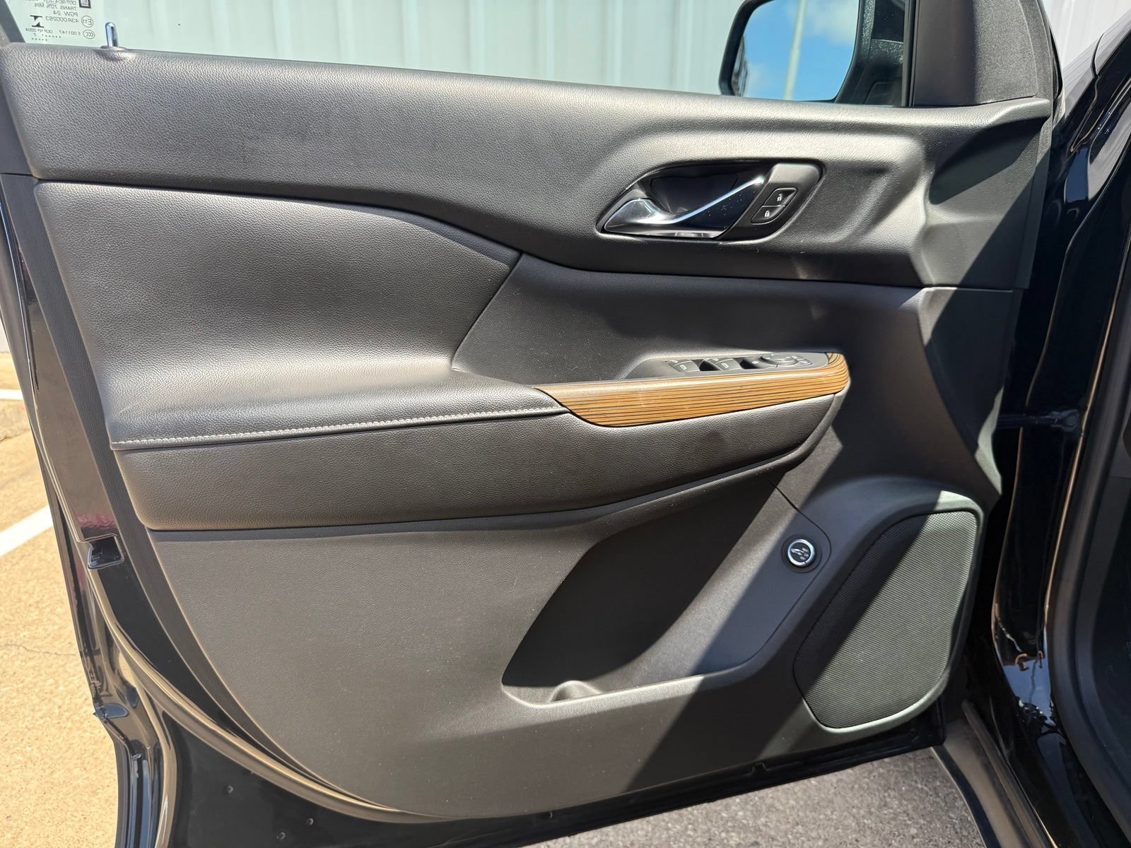 Used 2017 GMC Acadia SLE FWD image 21