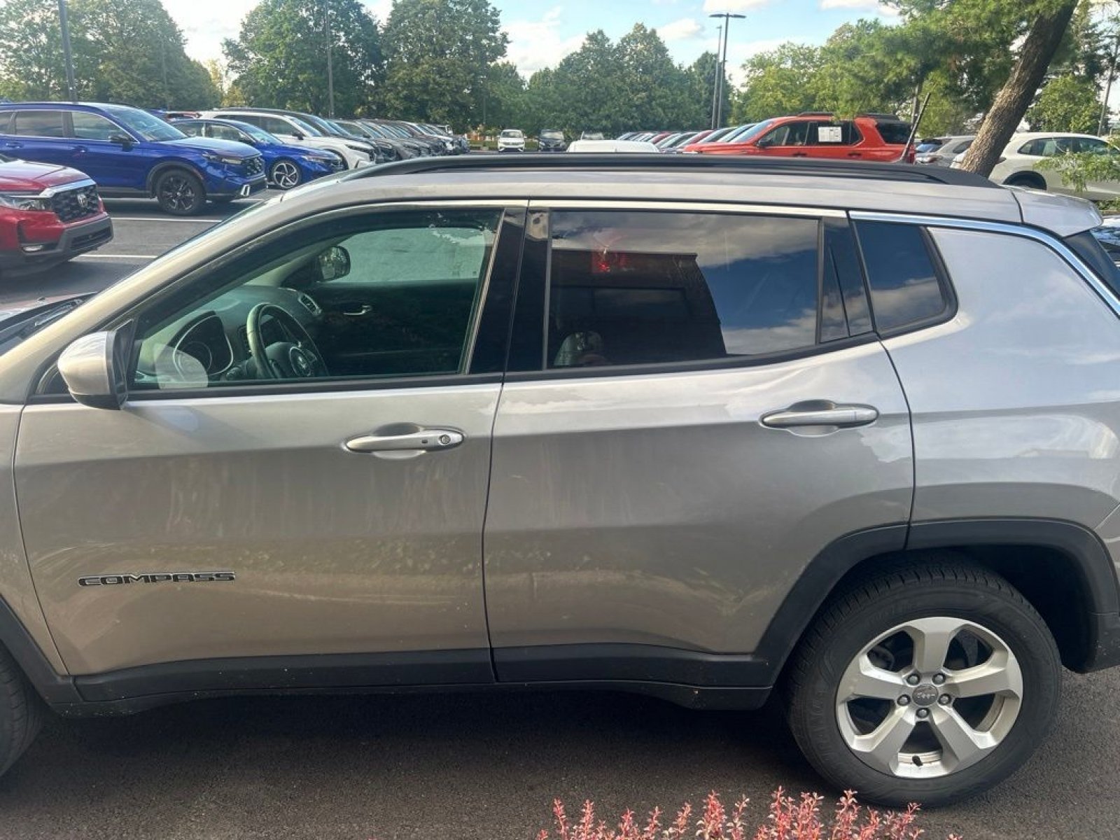 Used 2019 Jeep Compass Latitude AWD/4WD image 6