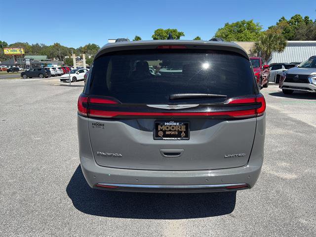 Used 2023 Chrysler Pacifica Limited image 7