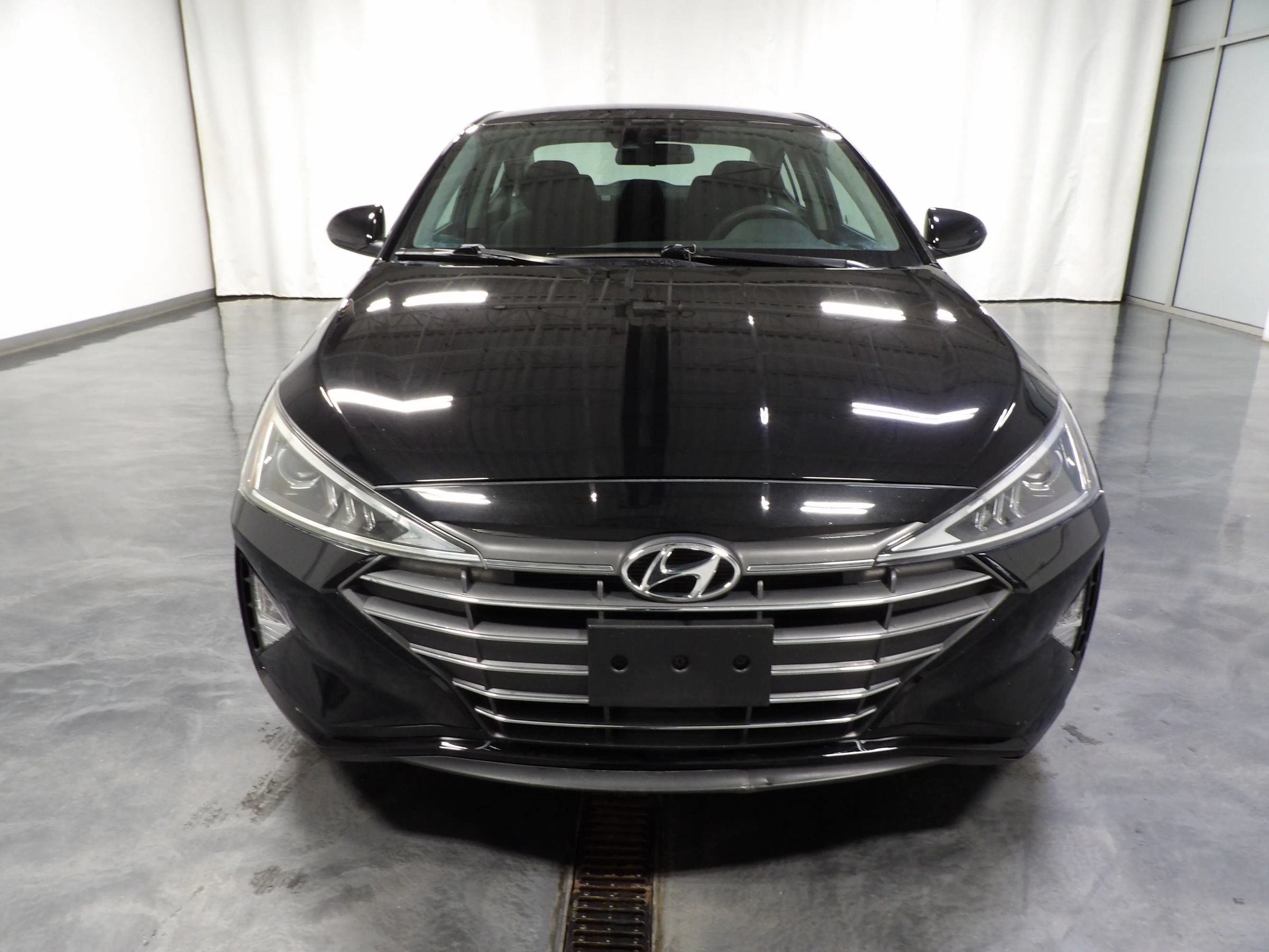 Used 2020 Hyundai Elantra SE w/ Cargo Package (C1) FWD image 2