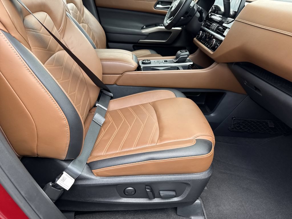Used 2023 Nissan Pathfinder Platinum AWD/4WD image 13