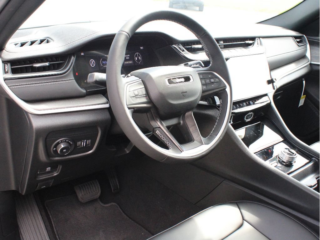 New 2026 Jeep Grand Cherokee L Limited w/ Limited Altitude Package AWD/4WD image 12