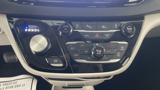 Used 2024 Chrysler Pacifica Touring-L image 41