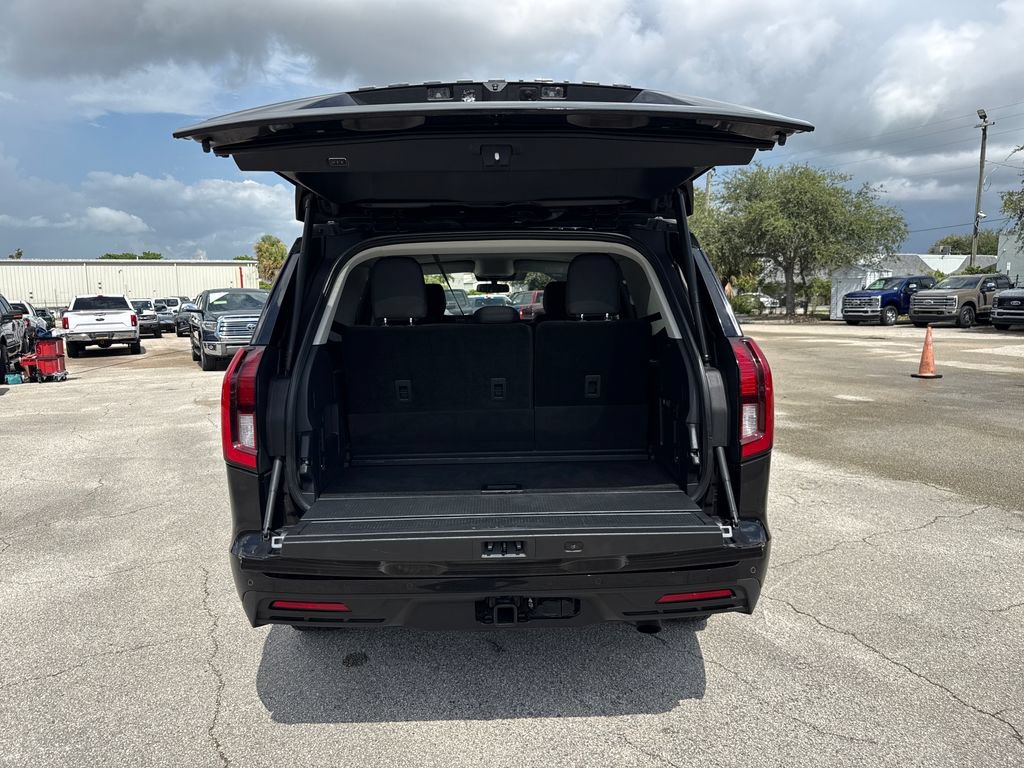 Used 2025 Ford Expedition Active RWD image 33