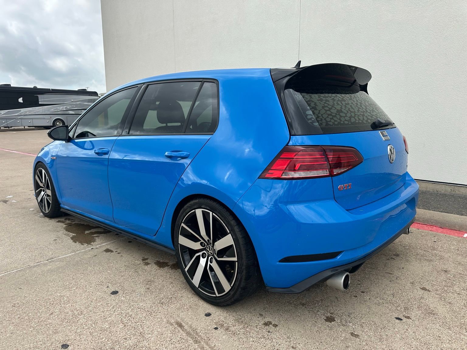 Used 2021 Volkswagen GTI SE image 5