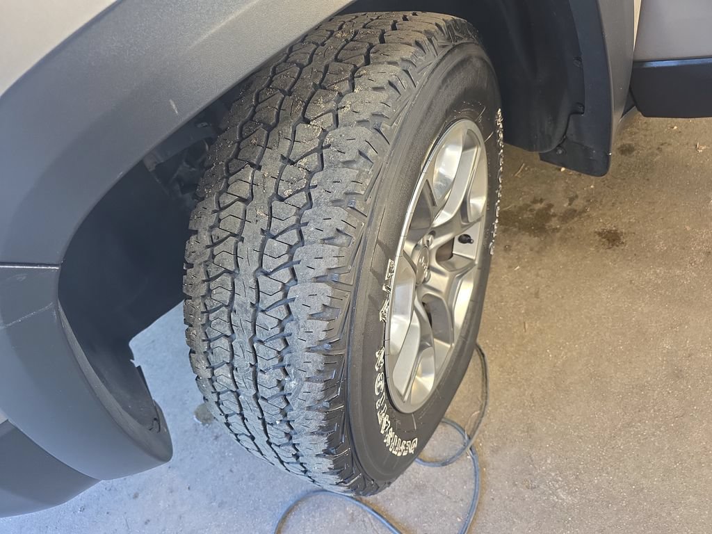 Used 2019 Jeep Cherokee Trailhawk AWD/4WD image 33