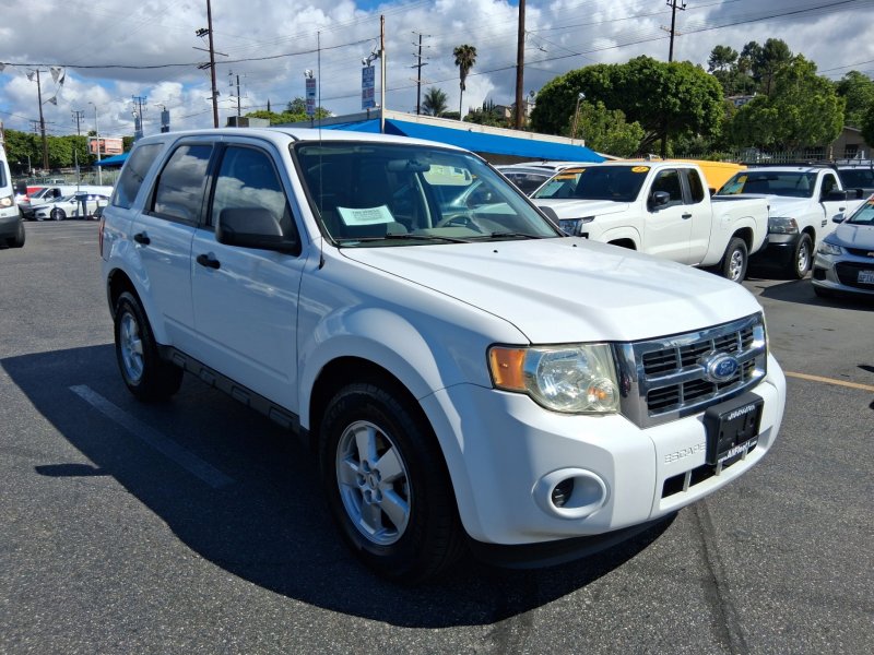 Used 2010 Ford Escape XLS FWD image 1
