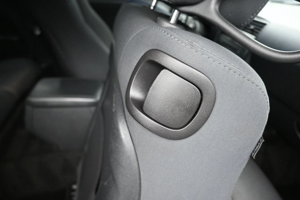Used 2012 Dodge Challenger SXT RWD image 33