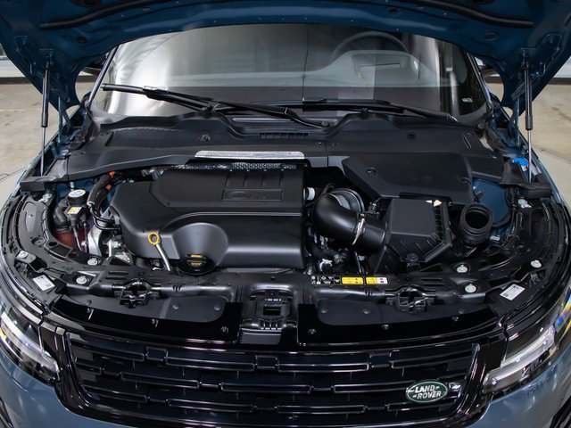 Certified 2025 Land Rover Range Rover Evoque Dynamic SE image 5
