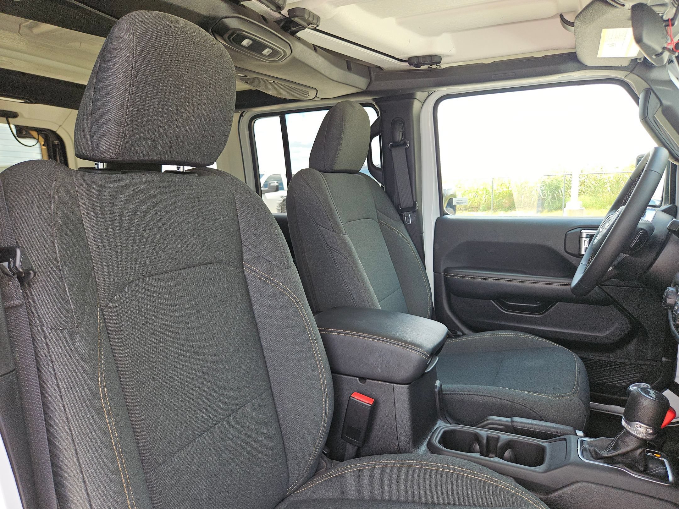 Used 2025 Jeep Wrangler Unlimited Sahara AWD/4WD image 30