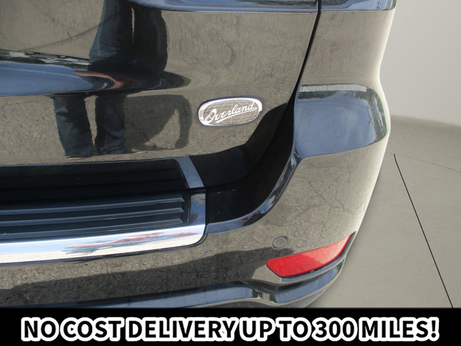 Used 2015 Jeep Grand Cherokee Overland w/ Advanced Technology Group AWD/4WD image 33