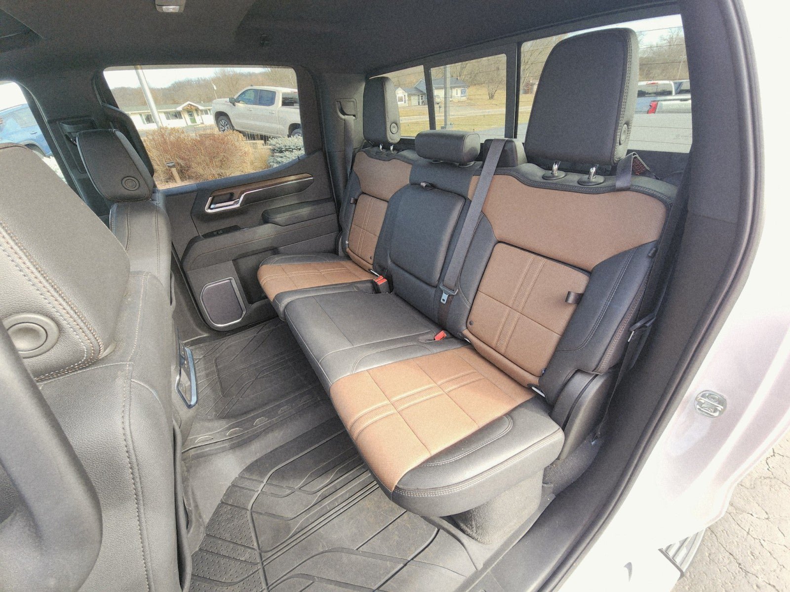 Used 2023 Chevrolet Silverado 1500 High Country w/ High Country Premium Package AWD/4WD image 23