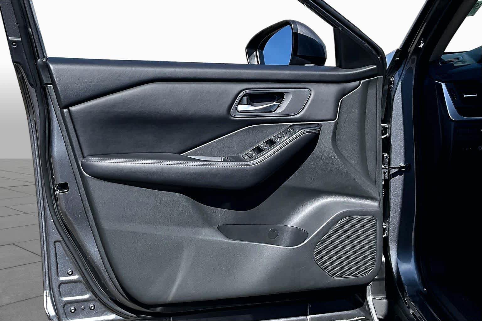 Certified 2024 Nissan Rogue SV FWD image 22