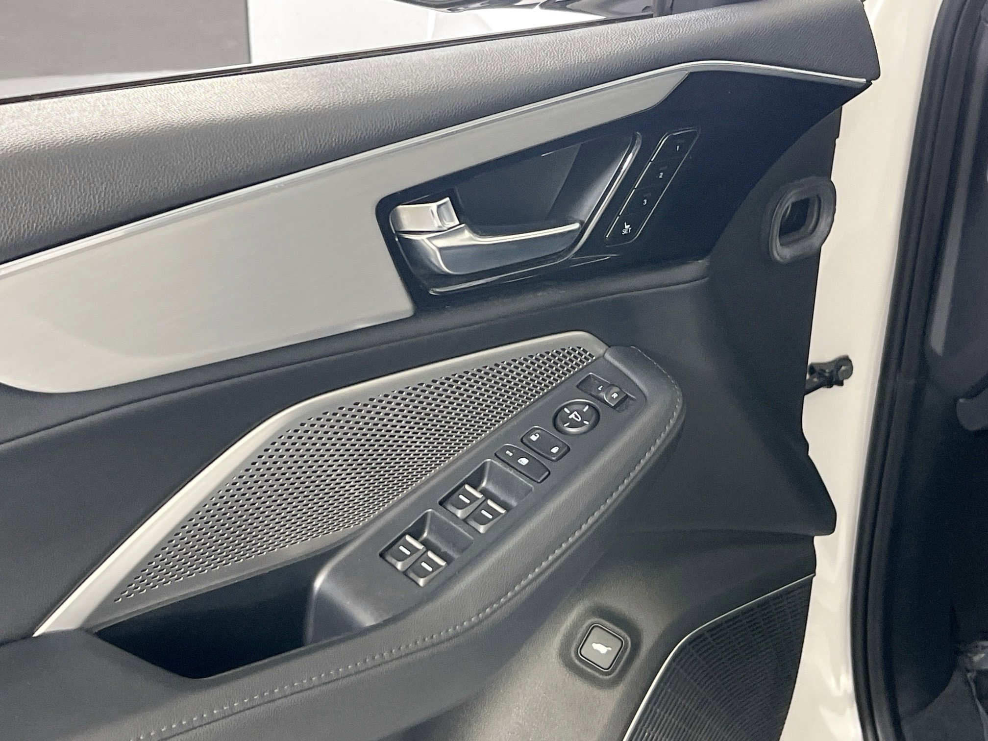 Used 2023 Acura MDX SH-AWD image 17