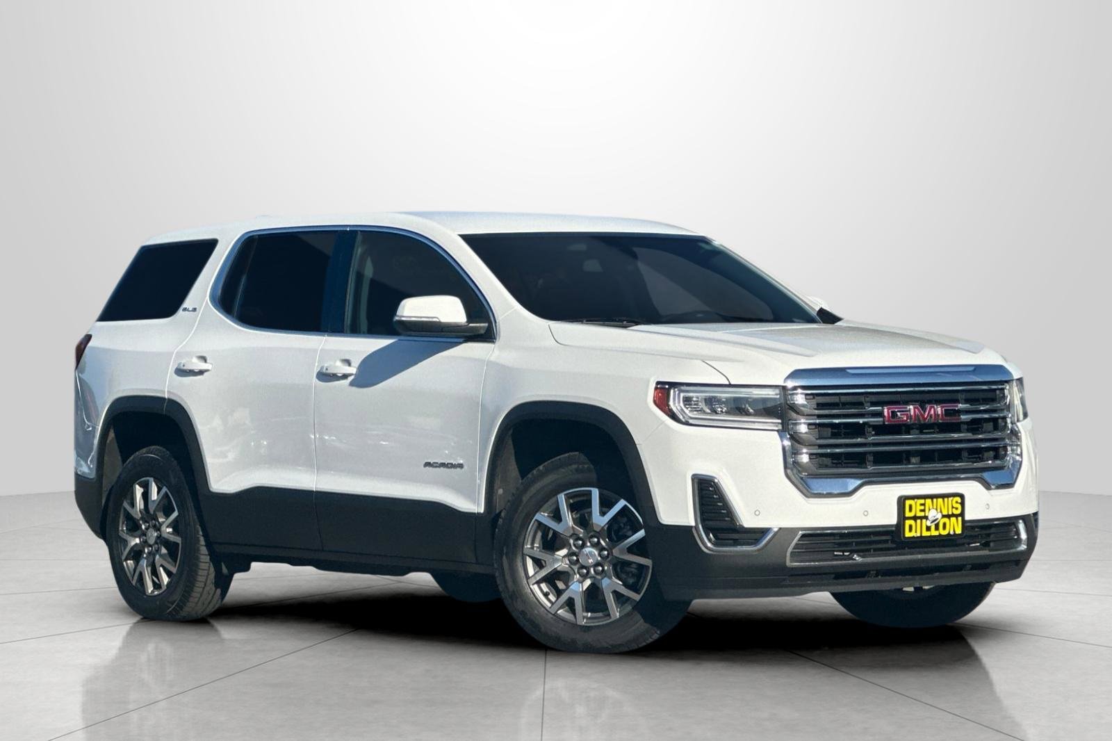 Used 2023 GMC Acadia SLE image 2