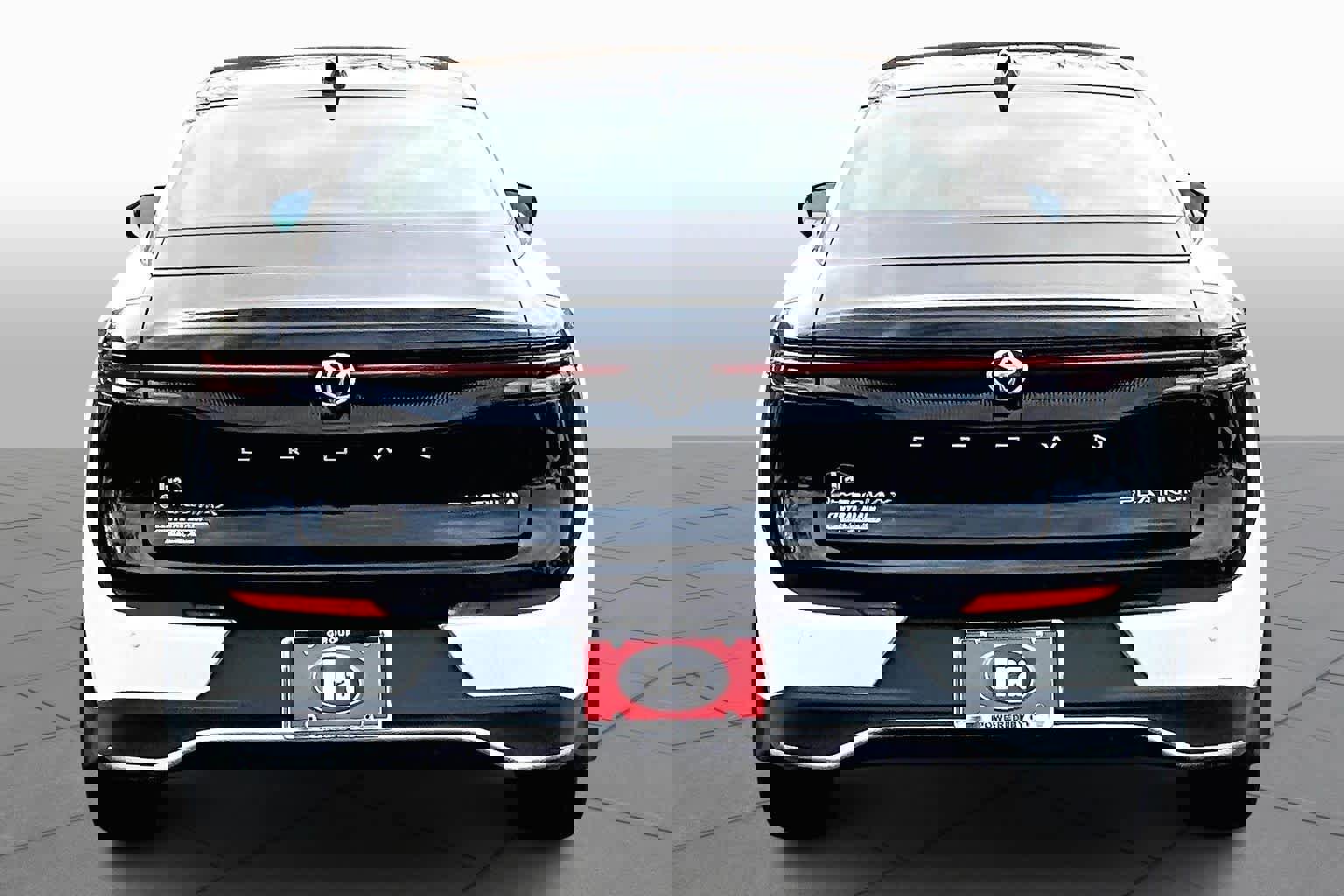 New 2025 Toyota Crown Platinum image 4