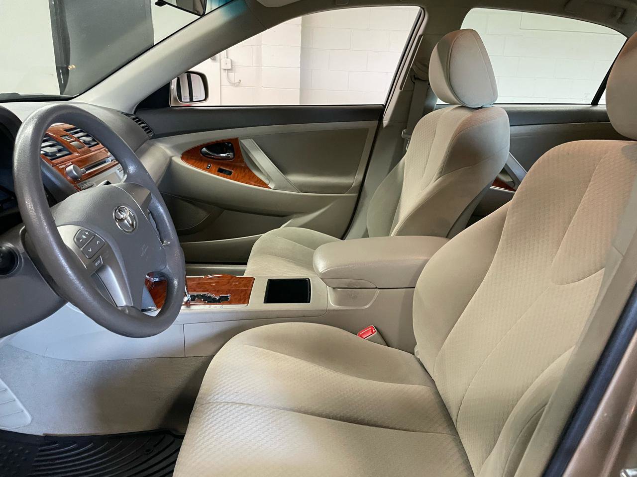 Used 2009 Toyota Camry LE FWD image 11