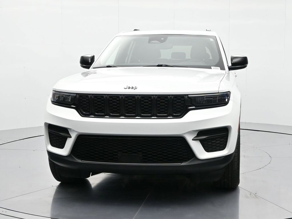 Certified 2024 Jeep Grand Cherokee Altitude image 2