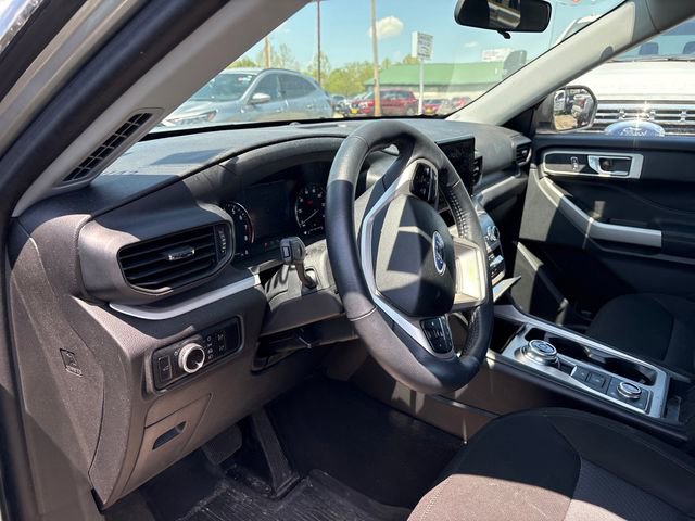 Used 2024 Ford Explorer XLT AWD/4WD image 9