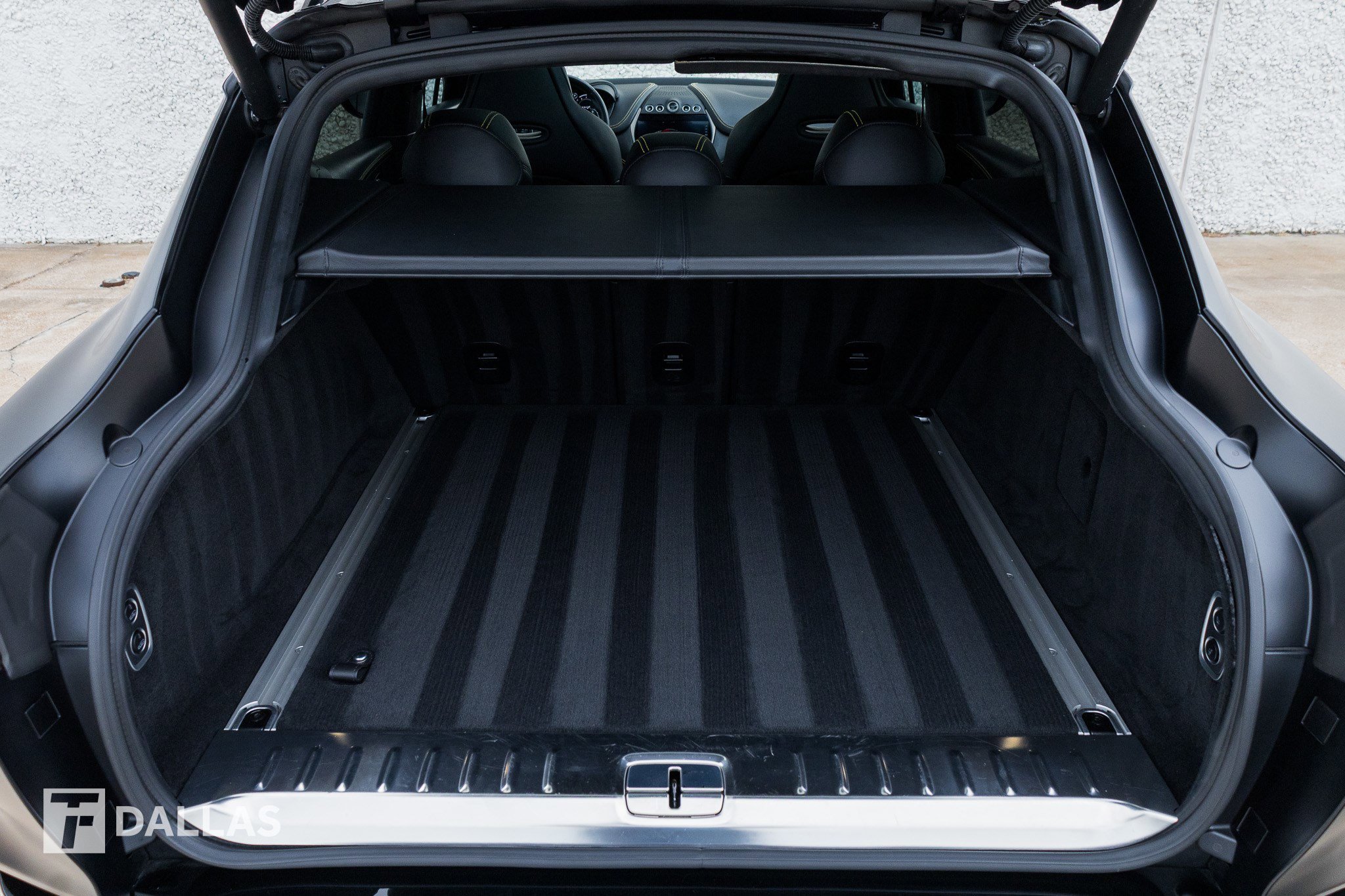 Used 2022 Aston Martin DBX image 34